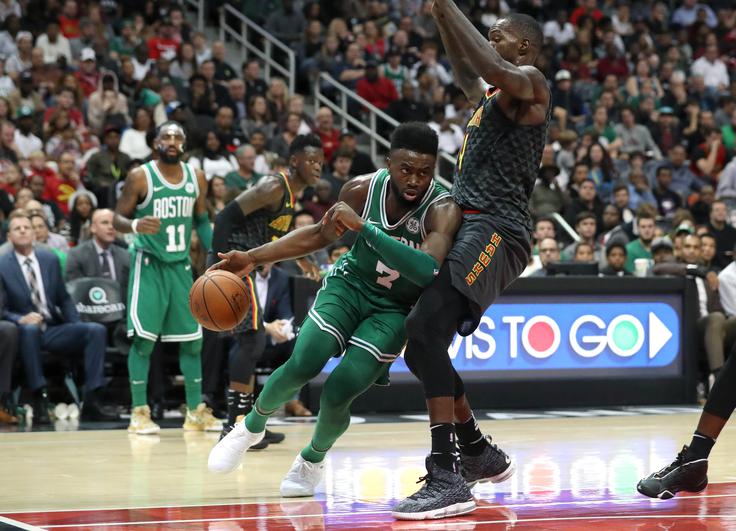 Jaylen Brown  je k 15. zaporedni zmagi Bostona prispeval 27 točk. | Foto: Reuters