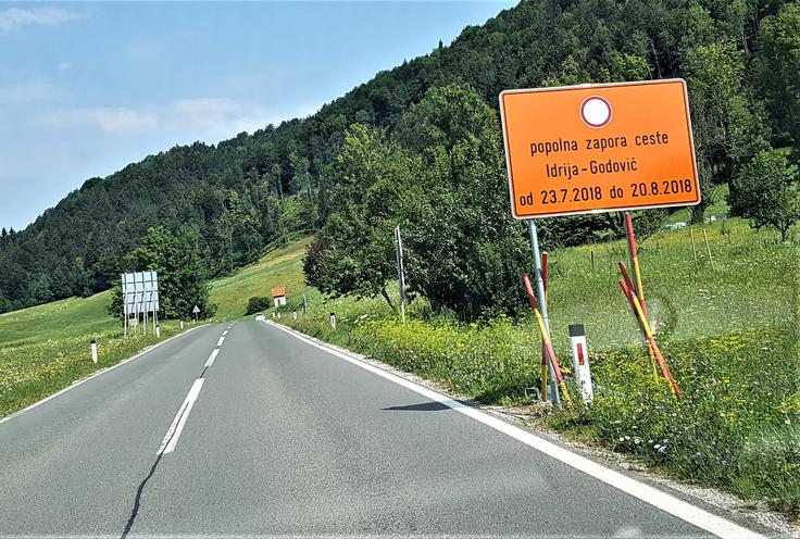 Odprava popolne zapore v skladu z začrtano časovnico je dobrodošla novica. | Foto: Gregor Pavšič