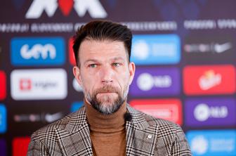 Sladke težave Boštjana Cesarja, Slovenci zadevajo kot po tekočem traku