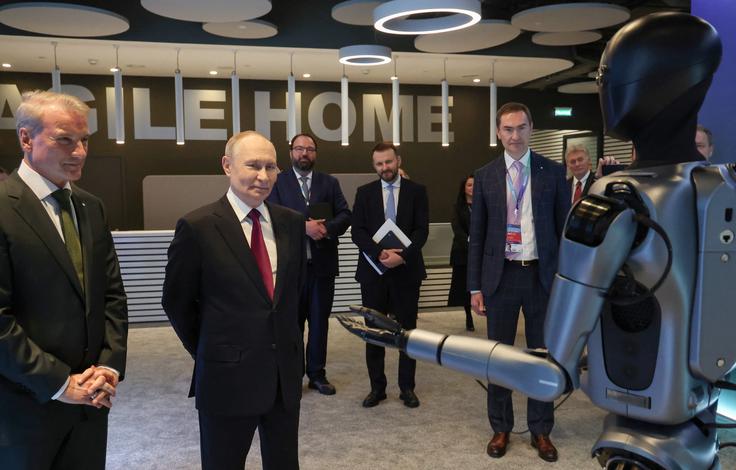 Humanoidni robot Green je zaplesal pred ruskim predsednikom Vladimirjem Putinom | Foto: Reuters