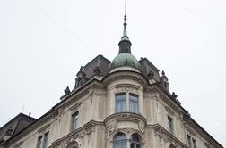 Ljubljanska stavba, kjer so posteljnino menjali le dvakrat na leto