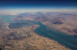 Tarča silovitih napadov tudi obrat, ključen za oskrbo prebivalstva z vodo #vŽivo