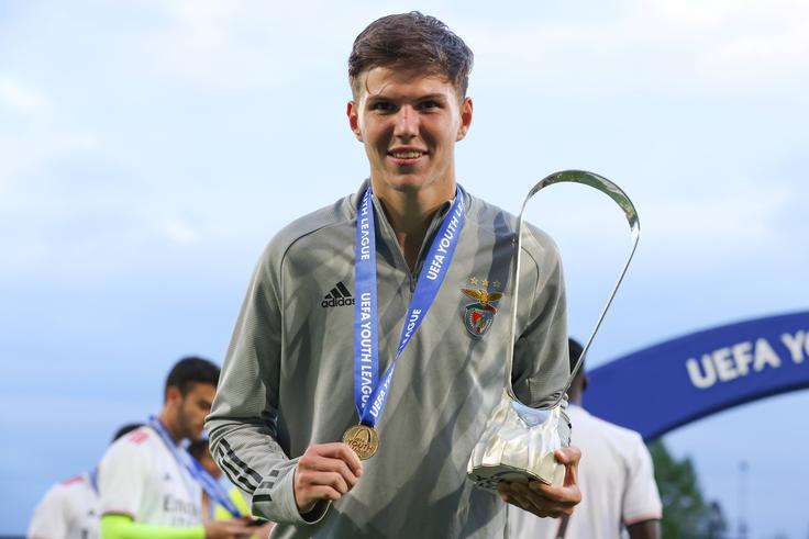Lani je mladinsko ligo prvakov z Benfico osvojil slovenski zvezni igralec Žan Jevšenak. | Foto: Guliverimage/Vladimir Fedorenko