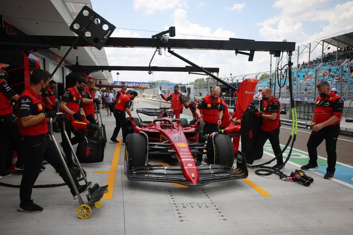 Miami Leclerc Ferrari | Charles Leclerc je to sezono ob petkih običajno najhitrejši. | Foto Reuters
