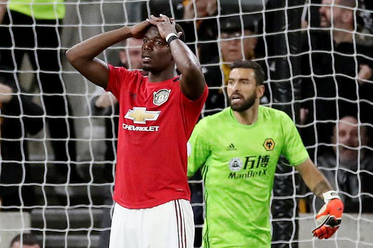 Francoski reprezentant Paul Pogba je v tej sezoni, v kateri ima veliko zdravstvenih težav, za rdeče vrage odigral le sedem tekem. Zaradi poškodbe gležnja v tem koledarskem letu sploh še ni zaigral za Manchester United, vse glasnejše pa so govorice, da bo po prihodu Bruna Fernandesa poleti zapustil Old Trafford. | Foto: Reuters