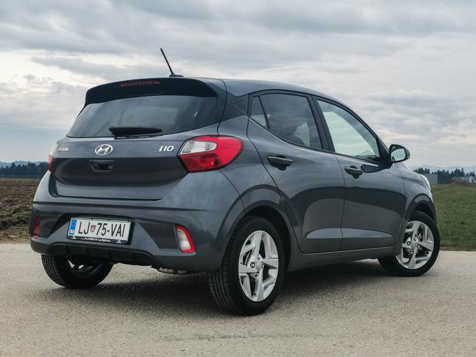 Hyundai je eden redkih proizvajalcev, ki še vztraja v segmentu malih mestnih avtov. Nedavno so predstavili novo generacijo i10. | Foto: Gašper Pirman