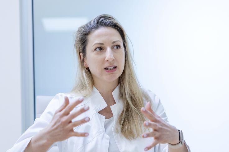 Čeprav medicina dolgoživosti sicer še nima lastne specializacije, se povsod po svetu vedno več zdravnikov zaveda, da bo za vzdržnost družbe kot take treba ta v prvi vrsti preventivni medicinski pristop vključiti v zdravstvo in zdravljenje, pravi Mirjana Sredojević. | Foto: Ana Kovač