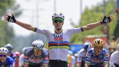 Izjemna prva etapa Dofineje, Tadej Pogačar sprintal do zmage!