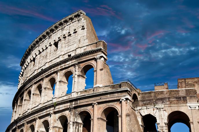 Kolosej, Rim, Italija | Kolosej velja za največji amfiteater, kar jih je bilo zgrajenih. Stoji vzhodno od Rimskega foruma. | Foto Guliverimage