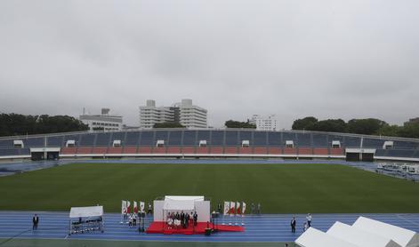 Pogrebno vzdušje ob prihodu olimpijske plamenice v Tokio