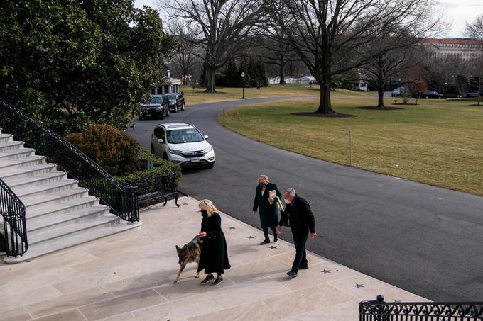 Major in Champ sta se v Belo hišo preselila konec januarja. | Foto: Reuters
