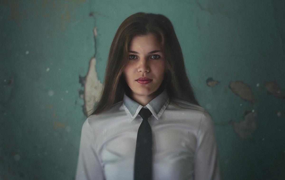 ženska, dekle, kravata | Foto Unsplash