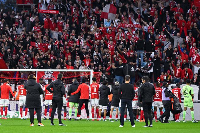 Veselje nogometašev in navijačev Reimsa po nedeljski zmagi nad Montpellierem. | Foto: Guliverimage