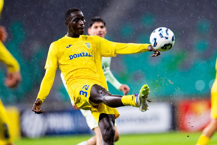 Fallou Faye je še drugič v tej sezoni zatresel mrežp Brava. Za tretjo zmago Domžal je zadel le dan po 20. rojstnem dnevu. | Foto: Filip Barbalić