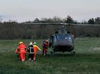 Občana ugriznil modras, helikoper