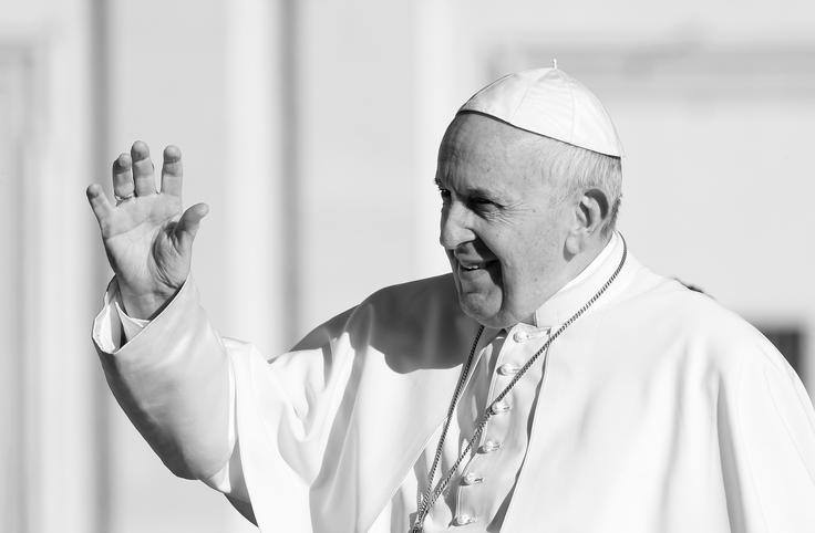 Papeževa rodna Argentina je razglasila teden dni žalovanja, Italija pet, Indija pa tri. Za soboto, ko bosta pogreb in pokop Frančiška, sta dan žalovanja med drugim razglasili Hrvaška in Poljska. | Foto: Guliverimage