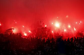 Navijač Marseilla bo dve leti preživel za zapahi