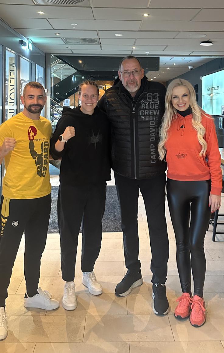 Emina nova ekipa, Redžo Ljutić, menedžerka Katja Fašink in "cutman" Markus Schwer | Foto: Osebni arhiv Eme Kozin