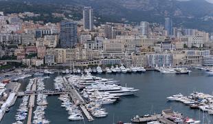 Izletniški avtobusi plačajo v Malinski na Krku (skoraj) toliko kot v Monaku