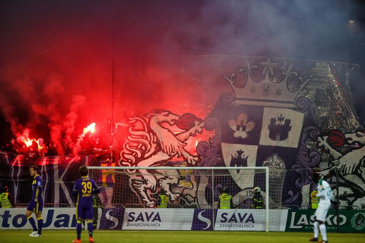 Zmago Maribora nad Olimpijo z 1:0 si je v živo v razprodanem Ljudskem vrtu ogledalo 12 tisoč ljubiteljev nogometa. | Foto: Grega Valančič/Sportida