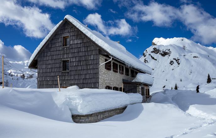 Nezahteven pohod v snežno pravljico na 1.500 metrih
