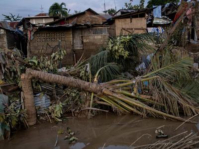 Na Filipinih zaradi približevanja supertajfuna evakuirali skoraj milijon ljudi #video