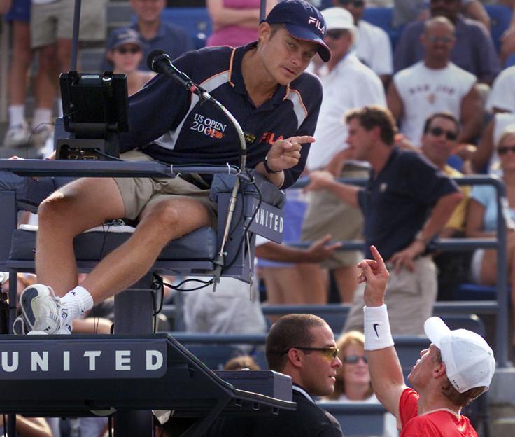 Lleyton Hewitt je bil precej razburjen ob sodniški odločitvi. | Foto: 