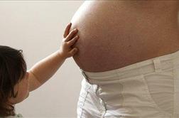 Slaba prehrana med nosečnostjo vpliva na debelost otroka
