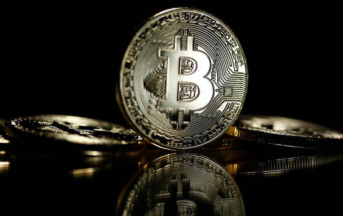 Bitcoin | Tržna kapitalizacija bitcoina presega 300 milijard evrov, kar je največ od začetka obstoja te kriptovalute. | Foto Reuters