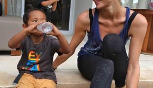 Paris Hilton je obiskala sirote na Baliju