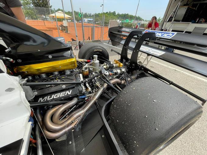 Hitreje kot z modernimi športnimi prototipi, ki jih poganjajo atmosferski trilitrski motorji V8, na gorskih dirkah ne gre. | Foto: Gregor Pavšič