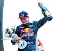 Max Verstappen je postal prvi najstnik, ki je zmagal na dirki formule 1