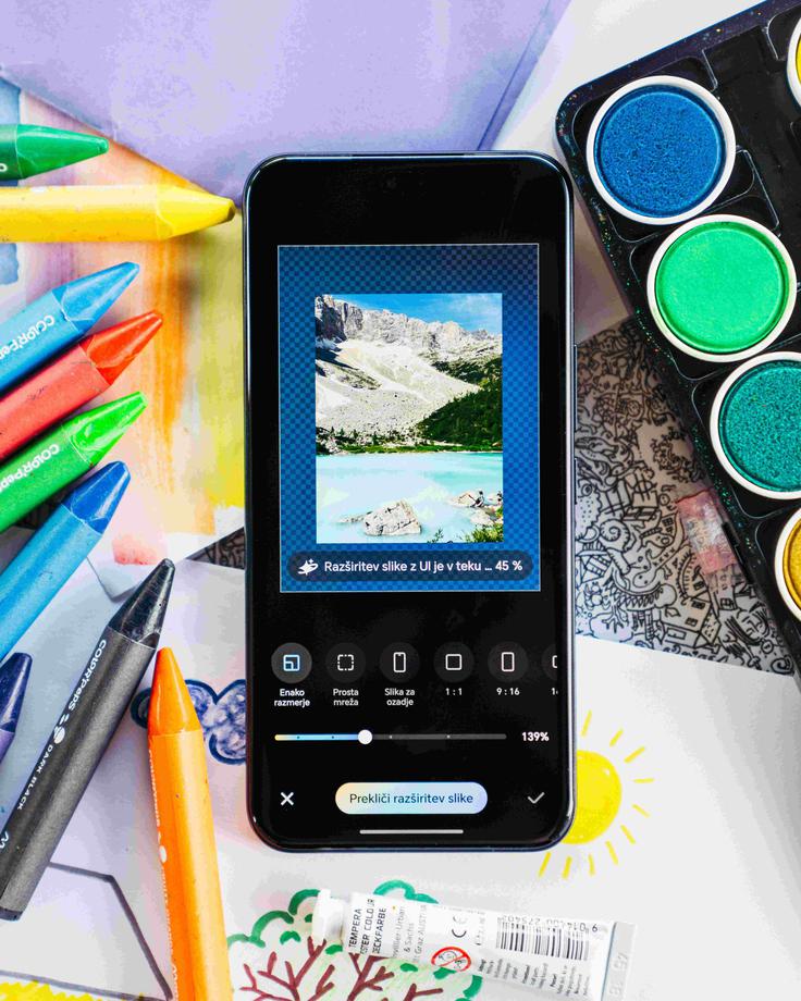 Funkcija AI Outpainting razširi fotografije prek njihovih izvirnih robov, pametno podaljša pokrajine ali ozadja. | Foto: HONOR