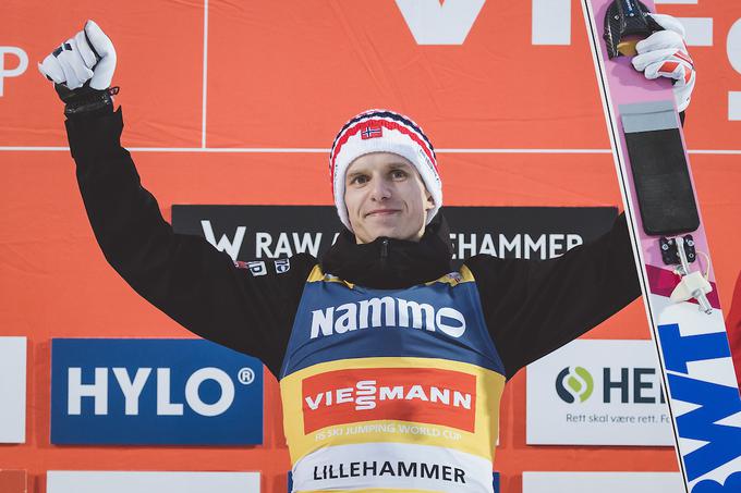 Halvor Egner Granerud vodi na treh frontah – v skupnem seštevku svetovnega pokala, v seštevku poletov in seštevku norveške turneje. | Foto: Sportida