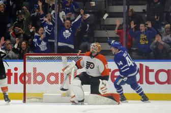 Toronto še točko za Washingtonom, junak zmag Rielly