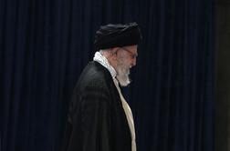 Iranski vrhovni voditelj razglasil zmago proti Izraelu in kritiziral ZDA