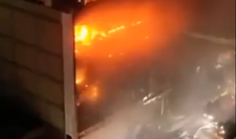 Zagorelo v nakupovalnem središču, ki so ga odprli pred dnevi: umrlo 61 ljudi