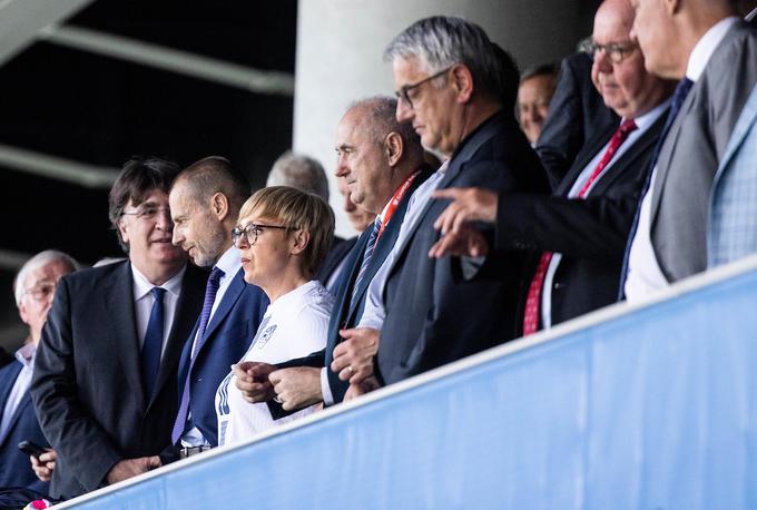 Dvoboj si je v družbi prvega moža evropskega nogometa Aleksandra Čeferina ogledala tudi slovenska predsednica Nataša Pirc Musar. | Foto: Vid Ponikvar