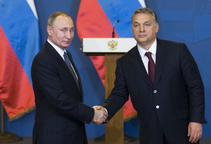 Orban se je pri oblikovanju svoje iliberalne države zgledoval po Putinovi Rusiji. Na koncu so madžarski volivci zavrnili Orbanovo vzhodno politiko, tj. povezovanje z Vzhodom oziroma Rusijo. | Foto: Guliverimage