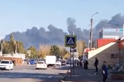 Ukrajinci napadli enega največjih ruskih petrokemičnih obratov #video