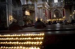 V cerkvah potekajo velikonočne vigilije (video)