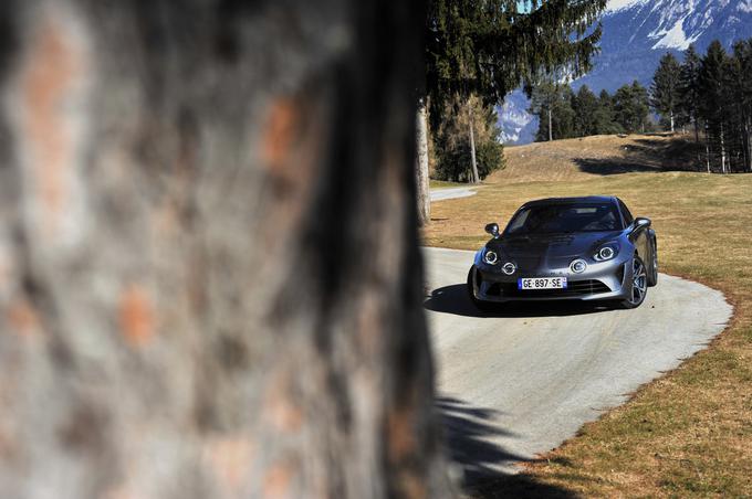 Od letos v Sloveniji uradno tudi znamka Alpine | Foto: Gregor Pavšič