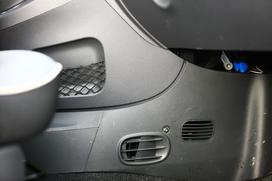 Fiat 500 1.2 8V lounge - šik mestni malček s posluhom za visoko modo