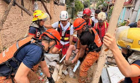 Poplave po tajfunu na Filipinih zahtevale več kot 20 smrtnih žrtev #video