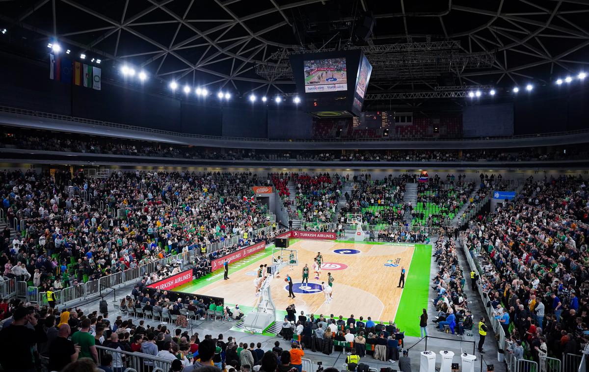 Cedevita Olimpija - Valencia | Na tekmi Cedevite Olimpije in Valencie se je zbralo skoraj šest tisoč navijačev. | Foto Filip Barbalić