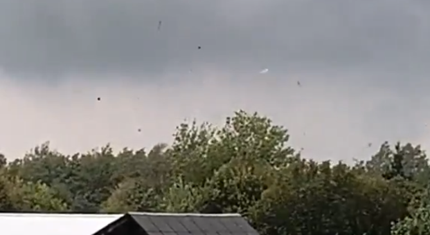 Obsežne poplave: umrlo več ljudi, potekajo evakuacije, na Poljskem tornado #video