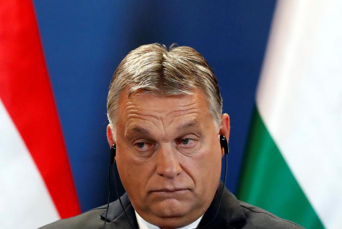 Vodja EPP: Bolje, da Orban ostane v družini