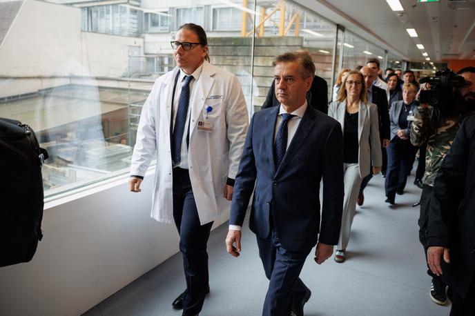 UKC Ljubljana | Generalni direktor UKC Ljubljana Marko Jug je 17. marca ob odprtju prenovljenih prostorov v 8. nadstropju napovedal, da bodo prve bolnike tja preselili čez približno 14 dni. | Foto STA