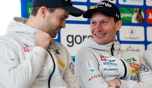 Slovenski skakalni stroj je ogret: Lanišek dobil želeno, Nika Prevc si je oddahnila