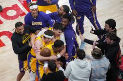 Tudi brez Dončića ni manjkalo drame, Lakersi do zmage v zadnji sekundi! #video